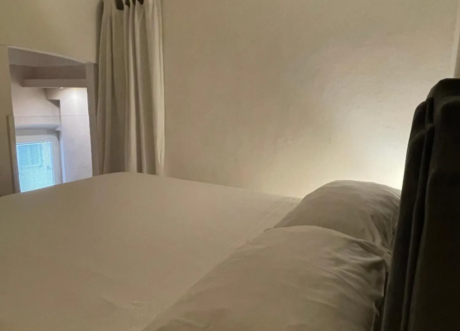Vasari Suite Apartment contacts